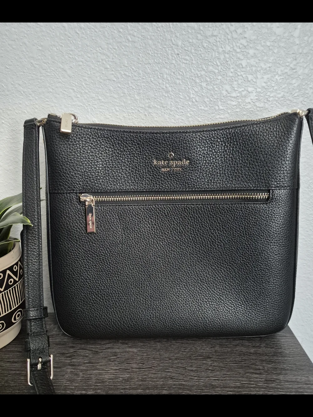 Kate Spade New York 454 Large Swingpack Black Pebbled Leather Buckle Crossbody